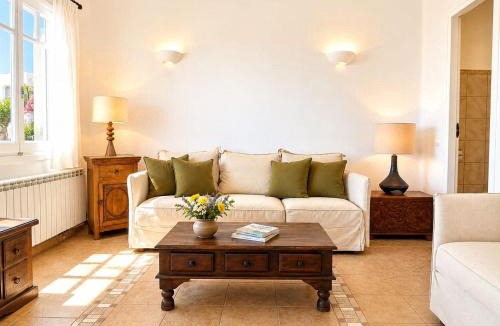 Panormos Hotel | Yakinthos Suites