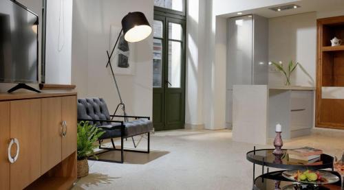 Thissio Villa | Exquisite Athens Villa 1 Bedroom Villa Izuru Acropolis View