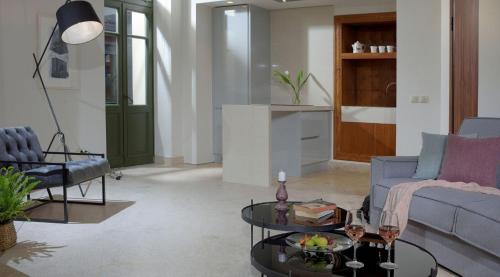 Thissio Villa | Exquisite Athens Villa 1 Bedroom Villa Izuru Acropolis View