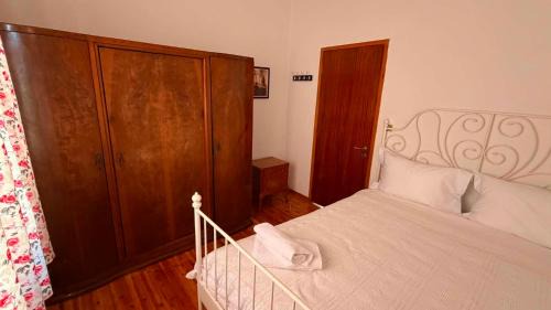 Monastiraki Apartment | Yiayia Mia Village House