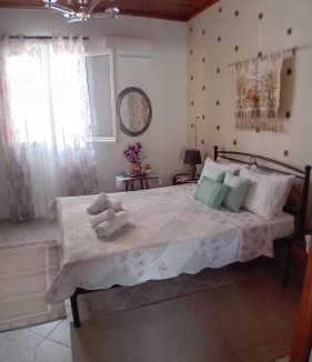 Trikeri House | Traditional Trikeri Escape House