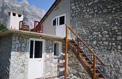 Shale House | Bujtina Kodra