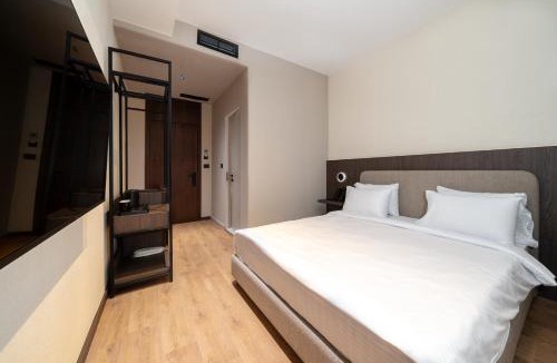 Sllatina e Madhe Hotel | Fly Inn Hotel