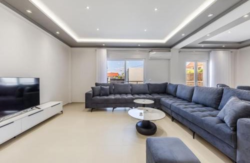 Shkoder Villa | Charming Townhouse Shkodër Central Stay by PikHost