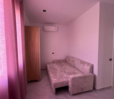 Shkembi i Kavajes House | Vila Gjeci