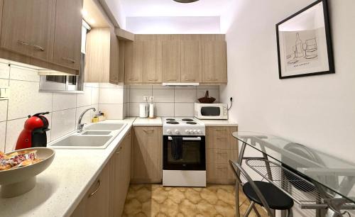 Palaio Faliro Apartment | Modern Flat by Flisvos Marina & Trocadero