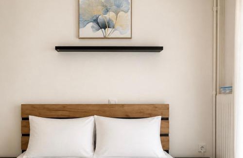 Ano Kipseli Apartment | Modern Semi-Basement Αpt - Vibrant Kypseli by ΜΡS