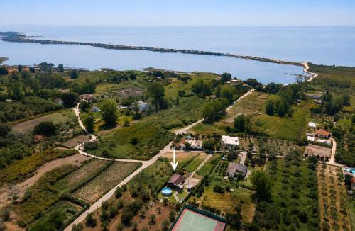Chalikounas Apartment | Maxim Wooden Holiday - Cozy Stay with Private Pool