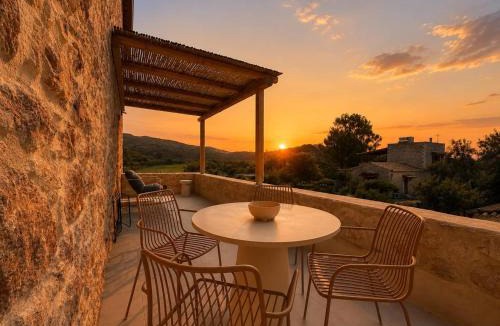 Karvelas Apartment | Monolithos Collection