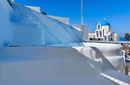 Exo Gonia Villa | Dionysos Cave Villa with Plunge Pool Near Wineries