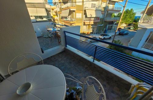 Nea Playia Apartment | Modern, spacious apartment by the sea