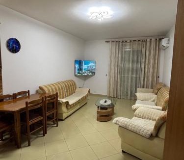 Mbrostar-Urë Apartment | Emily House