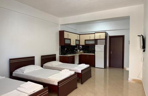Sarande House | White Villa