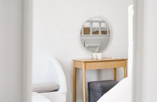 Panteli Apartment | White island rooms