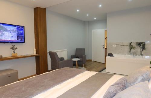 Razem Hotel | Vila Alpini