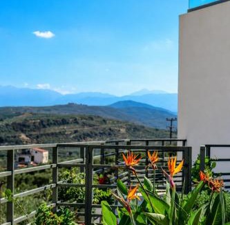 Polemarchi Apartment | Silver Cozy Getaway - 3 Pearls Pool Retreat