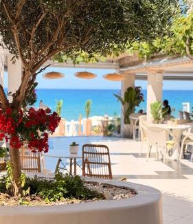 Agios Gordios House | Romantic Palace Beach Apartments
