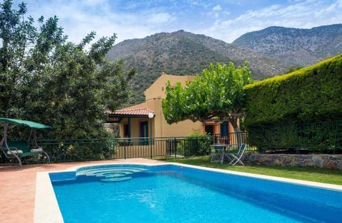 Vlichada Villa | Villa Apelia - Family Holidays Deals