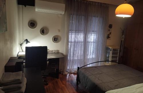 Kalamaria House | Private Rooms in shared house