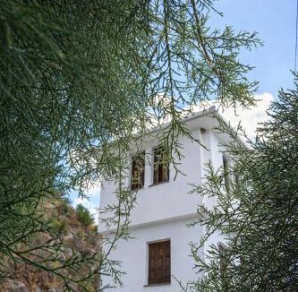 Trikeri House | Μπροστά στο ναυάγιο Καλή τύχη