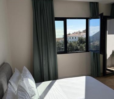 Himare Hotel | Pauz Hotel