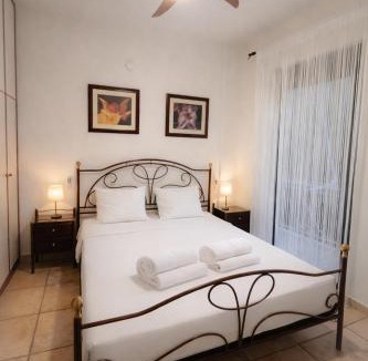 Evrostina Apartment | Derveni Seaside Apartments - Deluxe Sea View Penthouse Jacuzzi-BBQ & Groundfloor Garden View Apartment