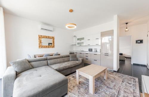 Sakës Apartment | Blue Haven Talea by PikHost