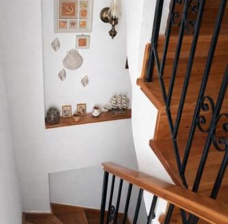 Trikeri House | Μπροστά στο ναυάγιο Καλή τύχη