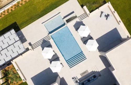 Skouloufia Villa | Caelum Villa with Heated Pool, By Hellocrete