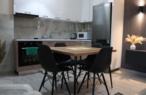 Tirana Apartment | Fior Apartment with Balcony View