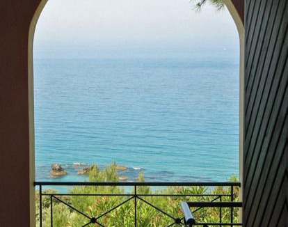 Parelia Apartment | Large apartment by the pool - Pelekas Beach, Corfu