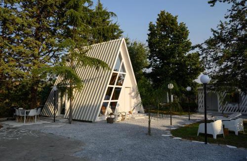 Nea Propontida Ski Chalet | White DIAMOND in Chalkidiki