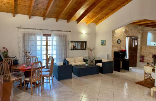 Lavreotiki Apartment | Villa Erato Keratea