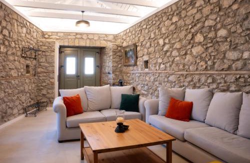 Gravia Villa | Achyronas 1840 Stone House