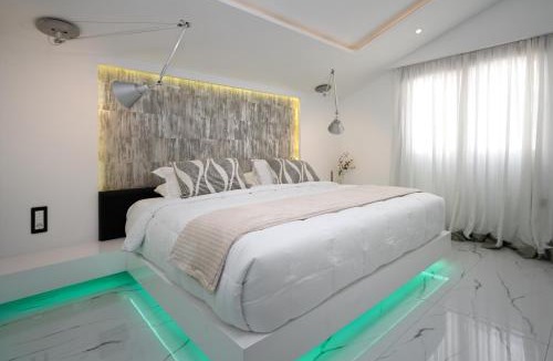 Neromilos Villa | Meltemi Villa Private Luxury Retreat with Pool & Jacuzzi in Zakynthos by Villa Mana Gers