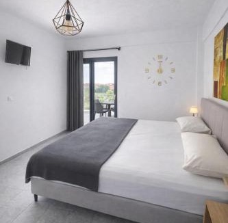 Toroni Apartment | Villa Miranda Roshi
