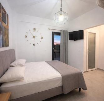 Toroni Apartment | Villa Miranda Roshi