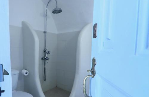 Exo Gonia Villa | Dionysos Cave Villa with Plunge Pool Near Wineries