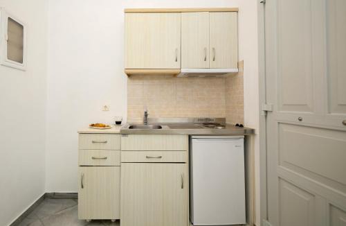 Ampelas Apartment | Christiana Hotel