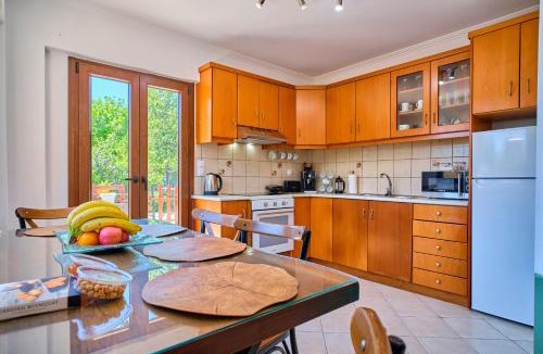 Peroulades Apartment | Villa Amarilda - Private Pool & Garden in Corfu