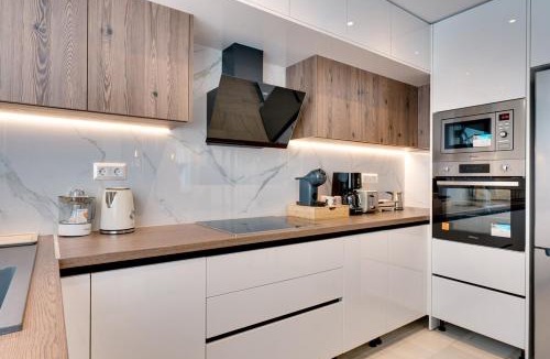 Agia Paraskevi Apartment | Spacious Modern 3BD Apartment