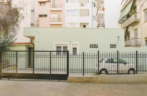 Athens Villa | Aroura Homes Garden House 2BR 2BA Free Parking