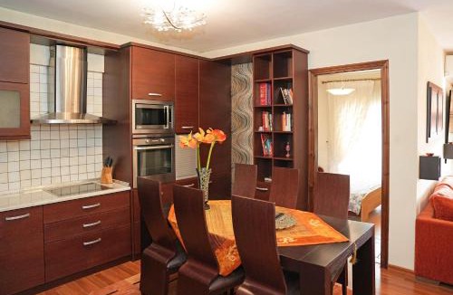Grevena Apartment | Central Grevena Retreat with Mountain Views