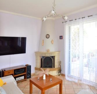 Aegina Town Villa | Tzitzi Pistachio Villa
