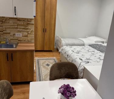 Kamez House | Guest House White Villa