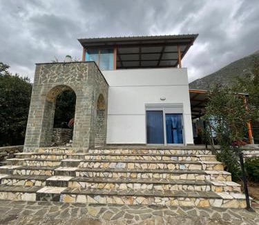 Fushebardhe Villa | Villa Hoxha Tepelen