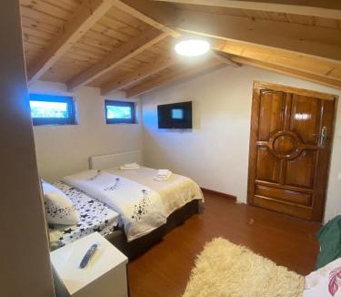 Moscopole Hotel | Vila Loris