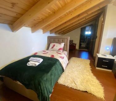 Moscopole Hotel | Vila Loris