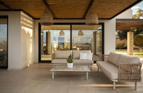 Plaka Villa | Plaka Oasis - Private Pool - Walk to Beach & Shops
