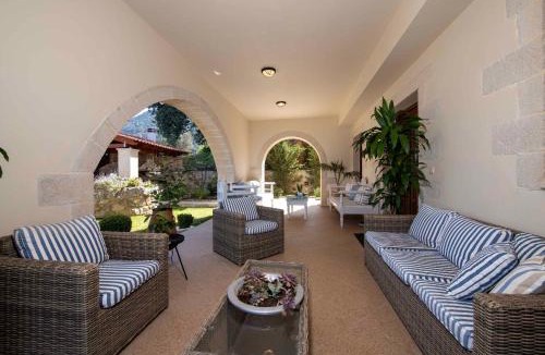 Apokoronas Villa | Geroulios Kastro Villas - 'Heated' Pools & Seaview